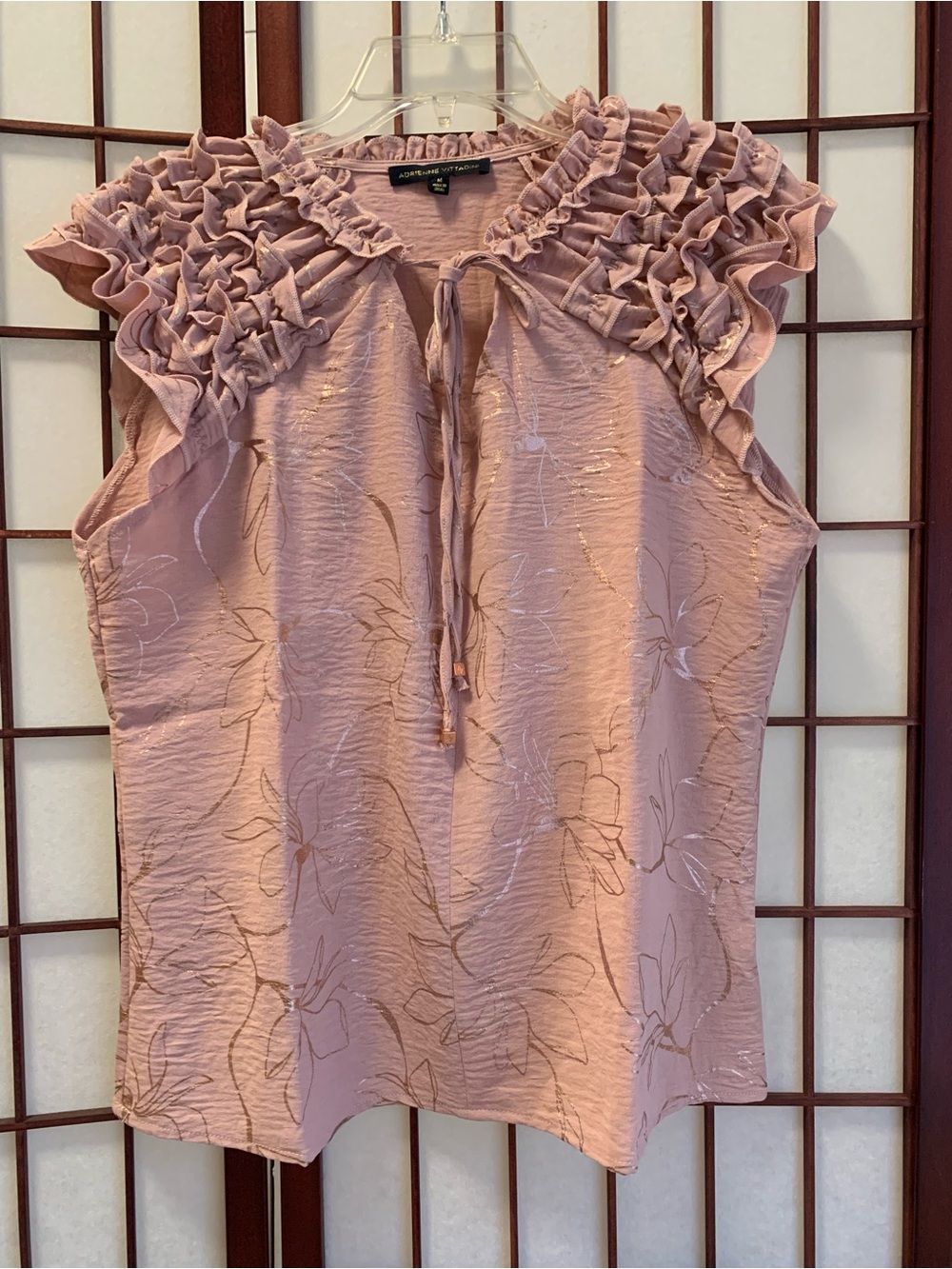 NWOT ADRIENNE VITTADINI Rose/Blush Ruffle Short Sleeve Blouse Size M